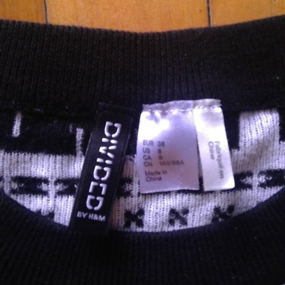 Sweater (fits an XS) - Picture 2 of 5